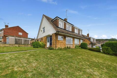 Deerpark Crescent, Wingerworth 3 bed semi