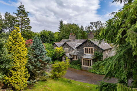 6 bedroom detached house for sale
