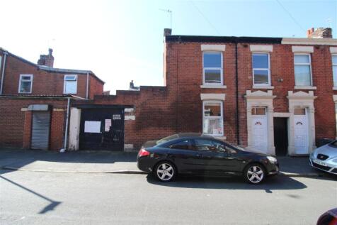End of terrace house for sale