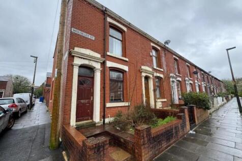 End of terrace house for sale