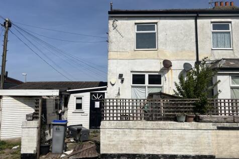 Ground floor studio flat for sale
