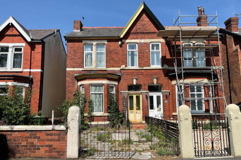4 bedroom semi-detached house for sale