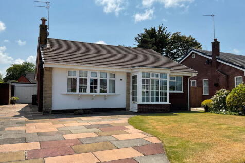 The Lawns, Southport PR9 3 bed detached bungalow for sale