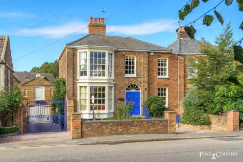 Spalding 4 bed townhouse for sale