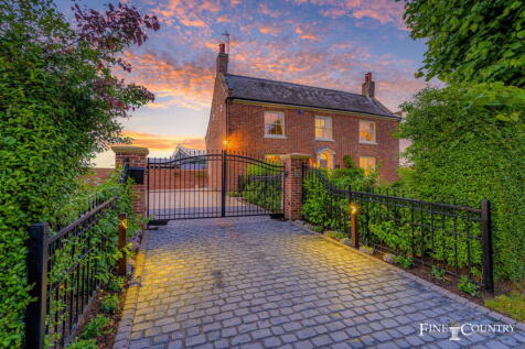 Fleet 4 bed detached house for sale
