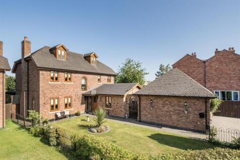Glebe Meadows, Whittington, Oswestry. 5 bed detached house for sale