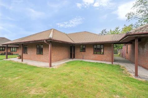 Meadowbrook Court, Gobowen, Oswestry. 2 bed bungalow for sale