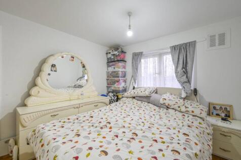 Fox Close, E16, Canning Town, London... 3 bed maisonette for sale