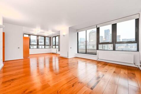Westferry Road, Isle Of Dogs, London... 3 bed flat for sale