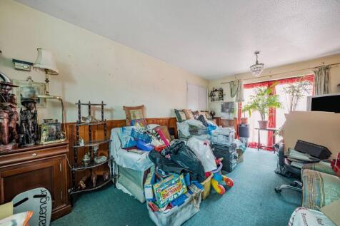 Birch Close, Canning Town, London, E16 3 bed maisonette for sale