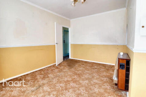 Harold Court Road, Romford 3 bed end of terrace house for sale