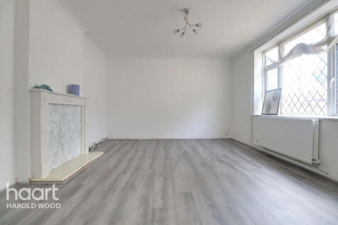Hilldene Avenue, Romford 3 bed end of terrace house for sale