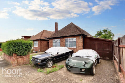 Harrow Crescent, Romford 3 bed bungalow for sale