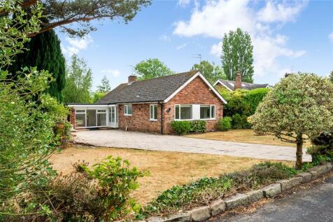 Meadow Drive, Prestbury... 2 bed bungalow for sale