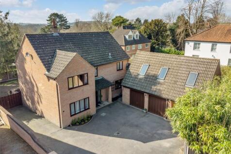 Orchard Drive Low Road, Norwich NR6 5 bed detached house for sale