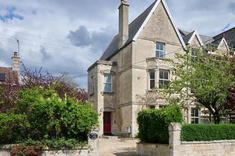 8 bedroom semi-detached house for sale