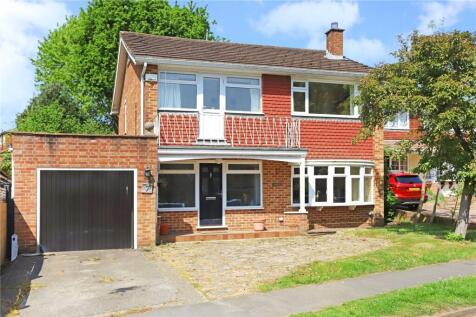 Copse Avenue, Farnham, Surrey, GU9 3 bed detached house for sale
