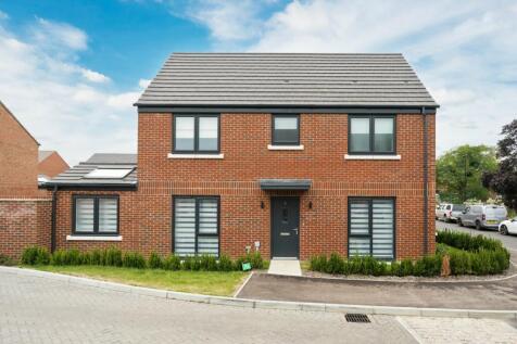 Elizabeth Avenue, Ottershaw... 3 bed detached house for sale