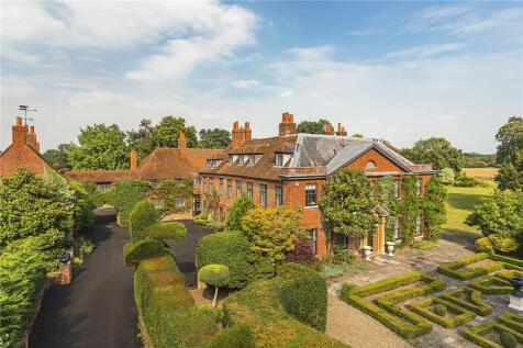 Hurst, Berkshire, RG10 12 bed detached house for sale