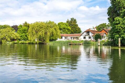 Thames Drive, Charvil, Berkshire, RG10 4 bed detached house for sale