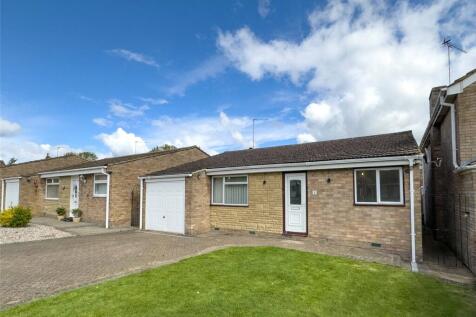 Tarrant Avenue, Witney, Oxfordshire... 3 bed bungalow for sale