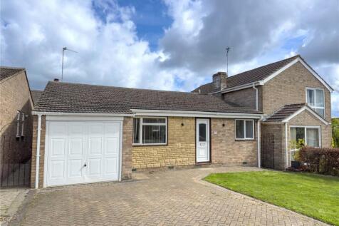 Tarrant Avenue, Witney, Oxfordshire... 3 bed bungalow for sale