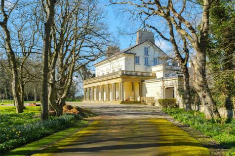 Detached house for sale