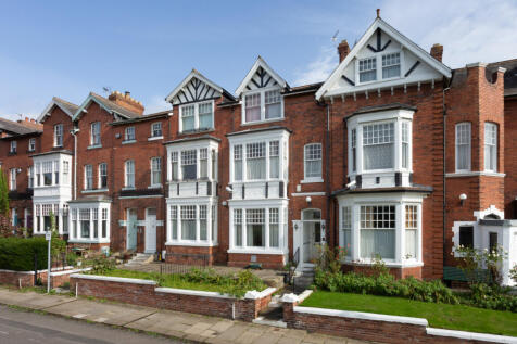 6 bedroom terraced house for sale