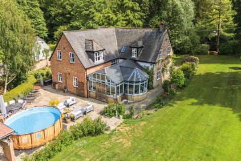 5 bedroom detached house for sale