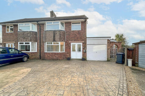 3 bedroom semi-detached house for sale