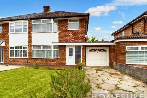 3 bedroom semi-detached house for sale