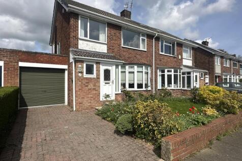 3 bedroom semi-detached house for sale