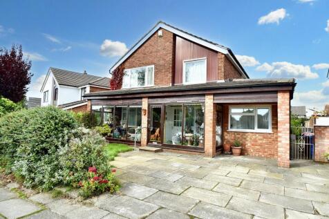 Langdale Drive, Bury, BL9 3 bed detached house for sale
