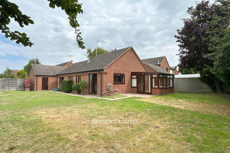 Oak Drive, Bury St. Edmunds IP28 3 bed detached bungalow for sale