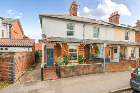 3 bedroom end of terrace house for sale