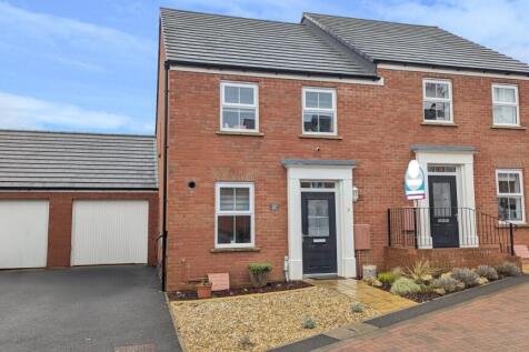 3 bedroom semi-detached house for sale