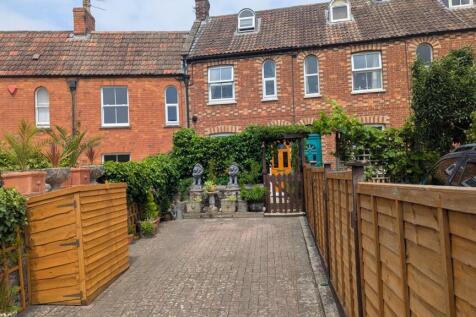 2 bedroom terraced house for sale