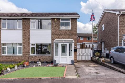 3 bedroom semi-detached house for sale