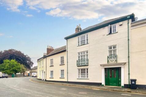 7 bedroom apartment for sale