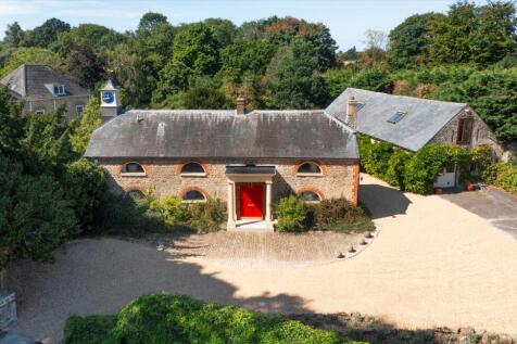 6 bedroom detached house for sale