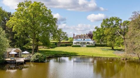 6 bedroom detached house for sale