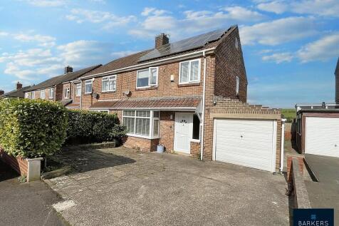Berwick Avenue, Heckmondwike 3 bed semi