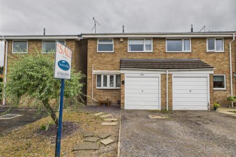 Ullswater Drive, Dronfield Woodhouse... 3 bed semi