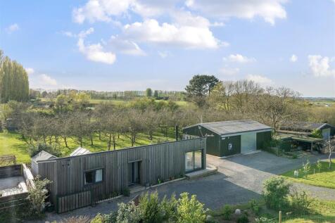 1 bedroom detached house for sale