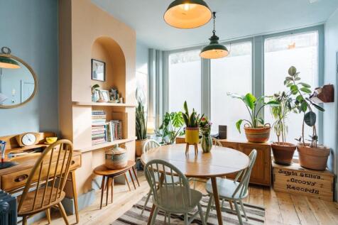 Wick Road, London, E9 3 bed terraced house for sale