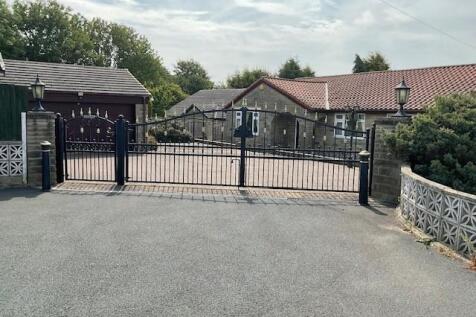 293, Halifax Road, Liversedge... 3 bed bungalow for sale