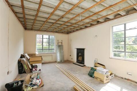 3 bedroom flat for sale