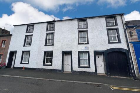 3 bedroom town house for sale