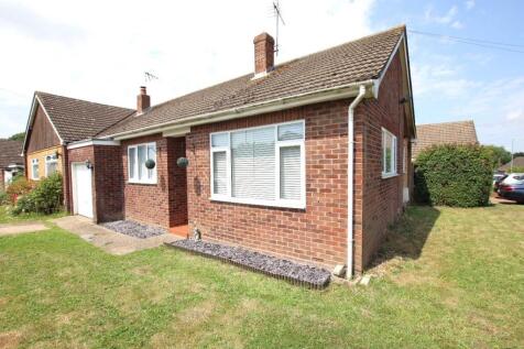 Hazelwood Crescent, Little Clacton, CO16 2 bed semi