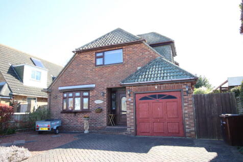 Manor Way, Holland on Sea, CO15 5 bed detached house for sale